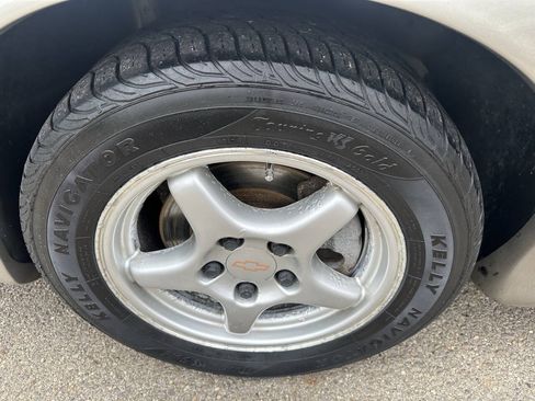 Used 2002 Chevrolet Camaro LT RWD image 26