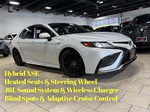 Used 2021 Toyota Camry XSE w/ Navigation Upgrade Package FWD image 1