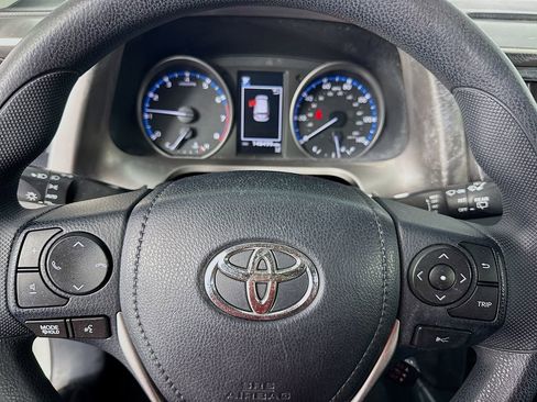 Used 2017 Toyota RAV4 LE image 16
