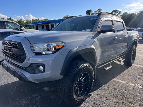 Used 2019 Toyota Tacoma TRD Off-Road AWD/4WD image 2