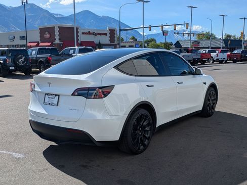Used 2021 Tesla Model Y Long Range AWD/4WD image 3