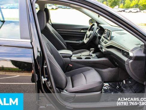 Used 2025 Nissan Altima 2.5 SV FWD image 21