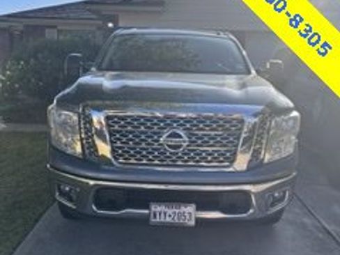 Used 2017 Nissan Titan SV image 2