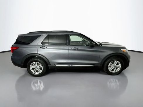 Used 2022 Ford Explorer XLT w/ Equipment Group 202A AWD/4WD image 8