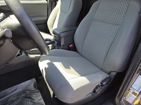 Used 2021 Toyota Tacoma SR AWD/4WD image 5