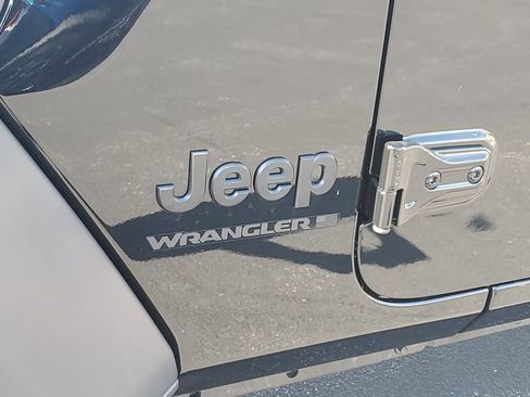 Used 2025 Jeep Wrangler Unlimited Sport AWD/4WD image 8