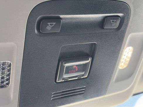 Used 2020 Toyota Camry SE image 18