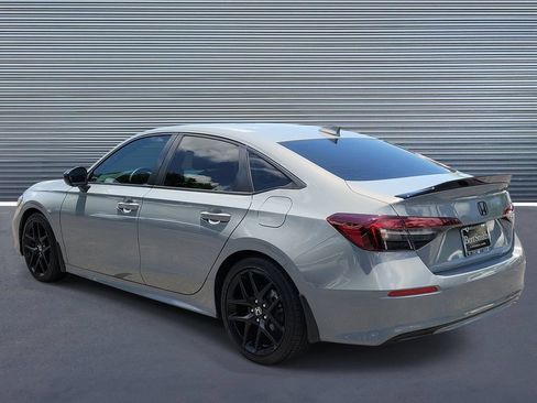 Used 2025 Honda Civic Sport image 4