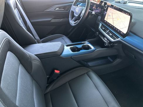 Used 2024 Chevrolet Equinox EV LT FWD image 16