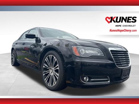 Used 2013 Chrysler 300 S RWD image 1
