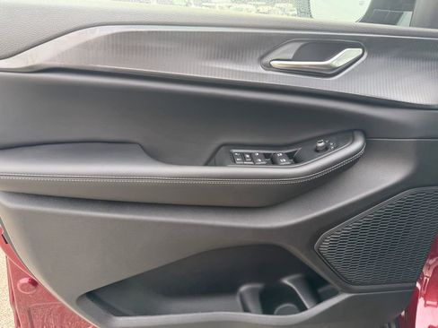 New 2025 Jeep Grand Cherokee Altitude image 10