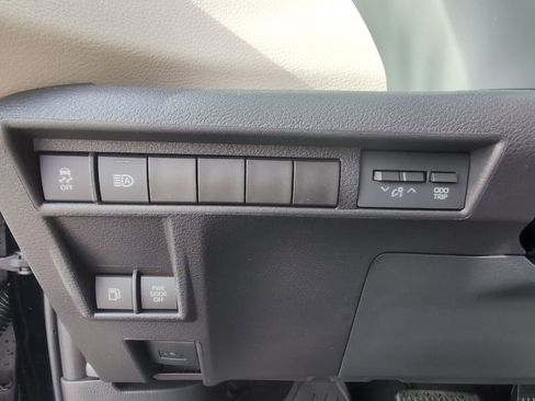 Used 2026 Toyota Sienna Limited image 16