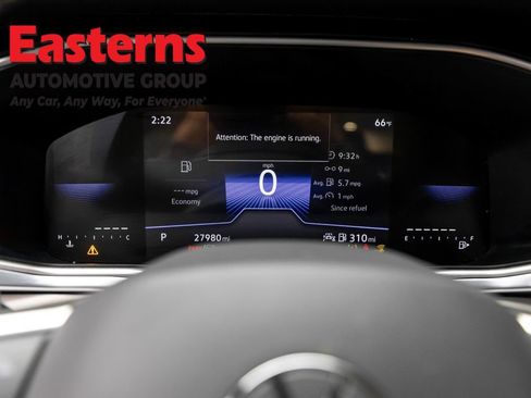 Used 2025 Volkswagen Taos SE FWD image 17