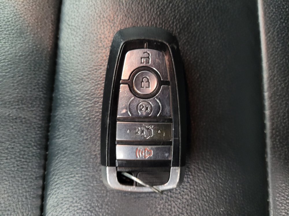 Used 2018 Ford Explorer XLT w/ Equipment Group 202A AWD/4WD image 32