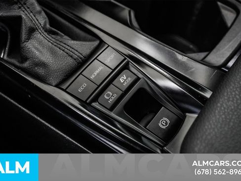 Used 2025 Toyota Camry SE image 38