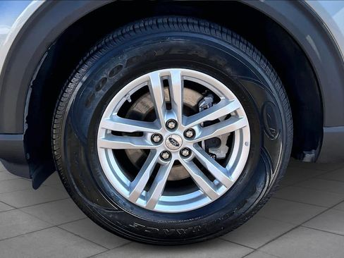 Used 2020 Ford Explorer XLT image 11