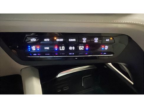 Used 2023 Buick Envision Avenir AWD/4WD image 14