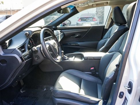 Used 2025 Lexus ES 350 w/ Premium Package FWD image 17