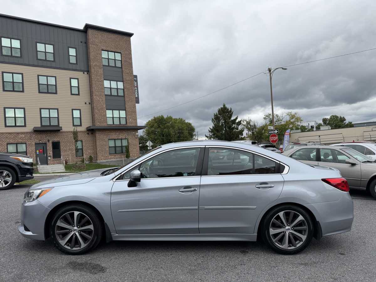 Used 2017 Subaru Legacy 2.5i Limited AWD/4WD image 4