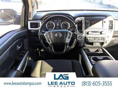 Used 2019 Nissan Titan SV w/ SV Convenience Package image 16