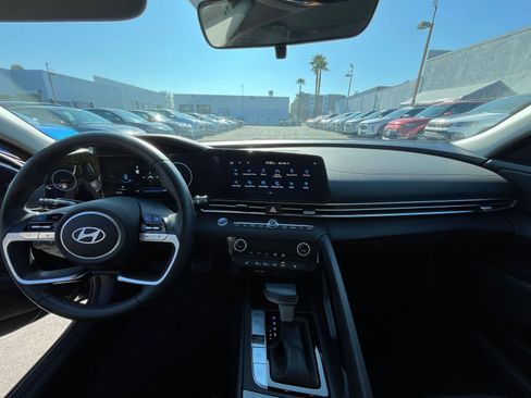 Used 2025 Hyundai Elantra SEL image 34