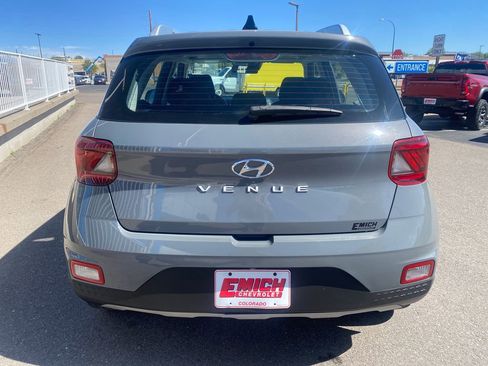 Used 2021 Hyundai Venue SEL w/ Premium Package FWD image 4