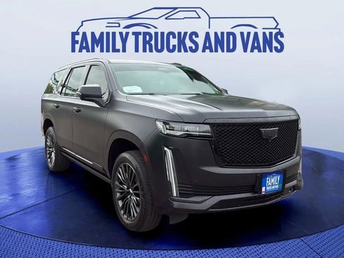 Used 2022 Cadillac Escalade Premium Luxury Platinum w/ LPO, Radiant Package RWD image 3