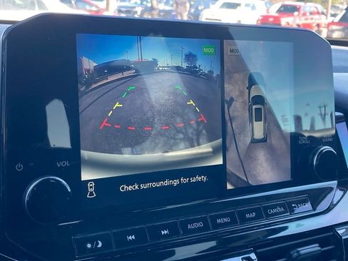 Used 2022 Nissan Pathfinder SL image 19