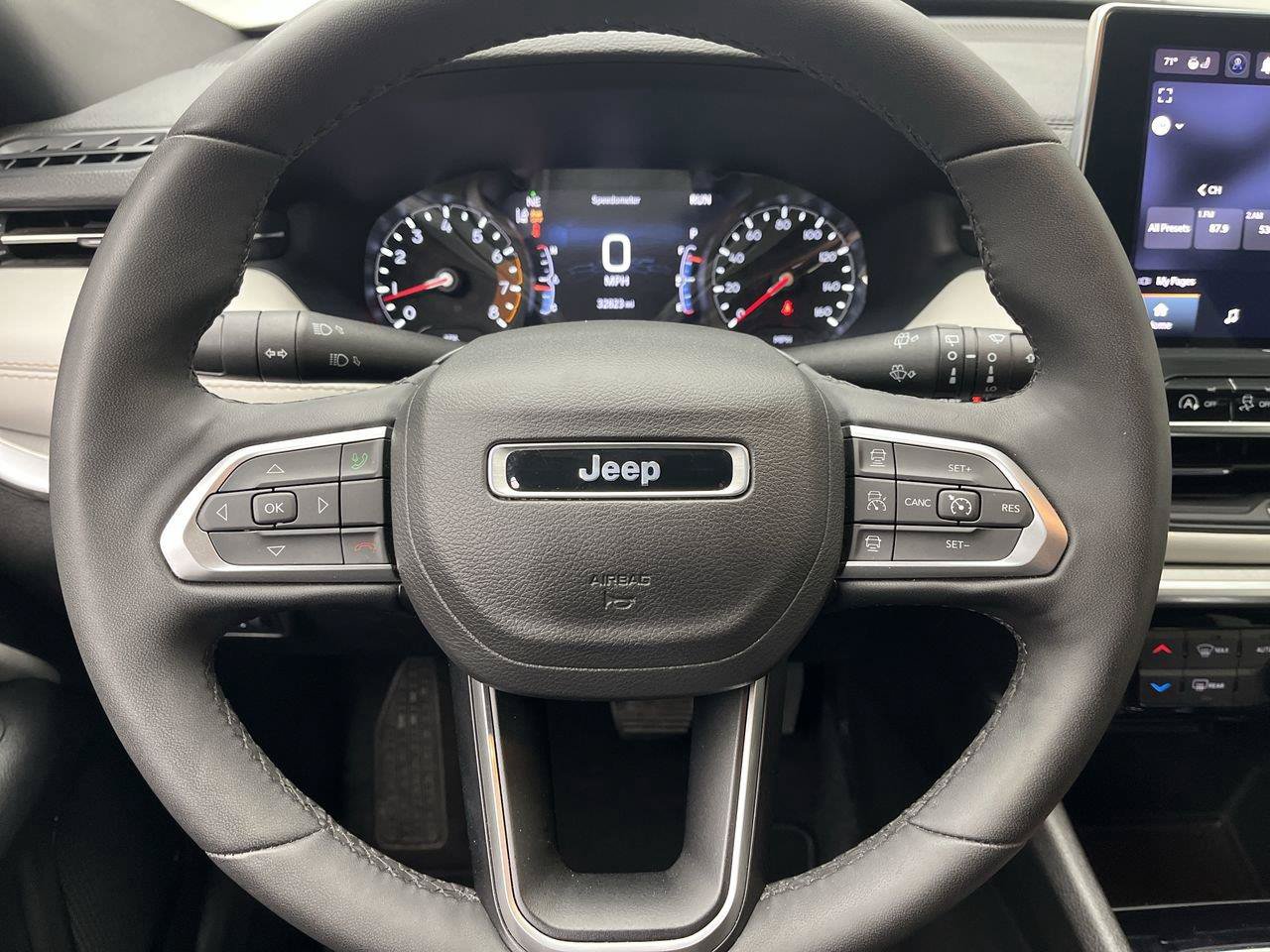Used 2025 Jeep Compass Limited AWD/4WD image 15