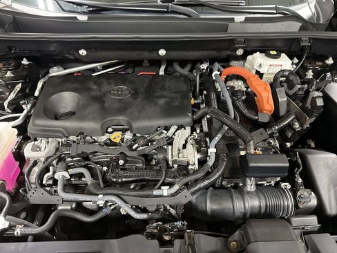 Used 2021 Toyota RAV4 LE AWD/4WD image 24