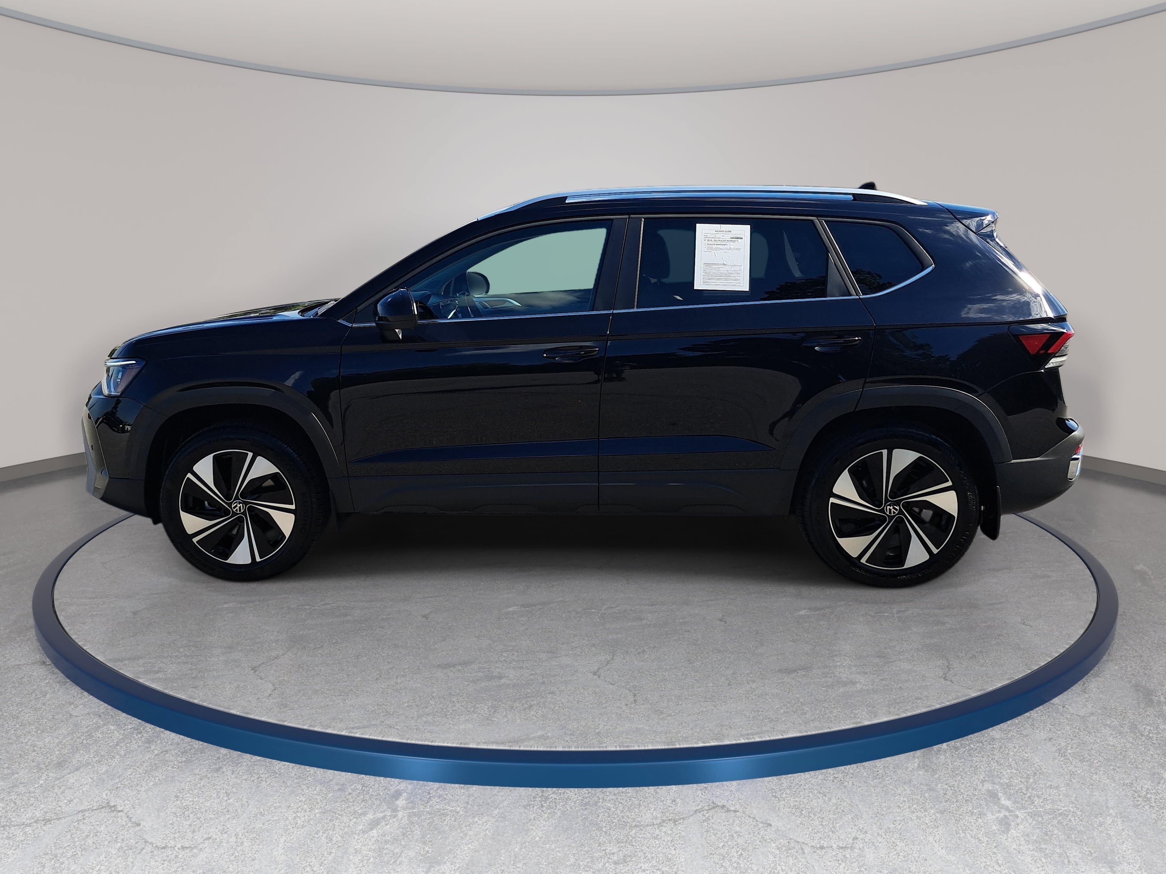 Used 2026 Volkswagen Taos SE AWD/4WD image 8