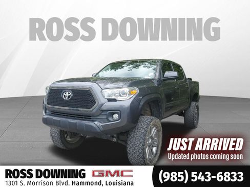 Used 2017 Toyota Tacoma SR w/ SR Convenience Package image 1