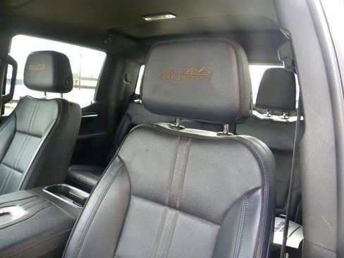 Used 2022 Chevrolet Silverado 1500 High Country w/ Technology Package AWD/4WD image 18