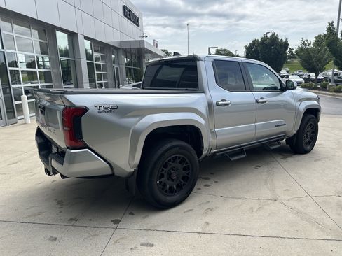 Used 2024 Toyota Tacoma TRD Sport AWD/4WD image 6