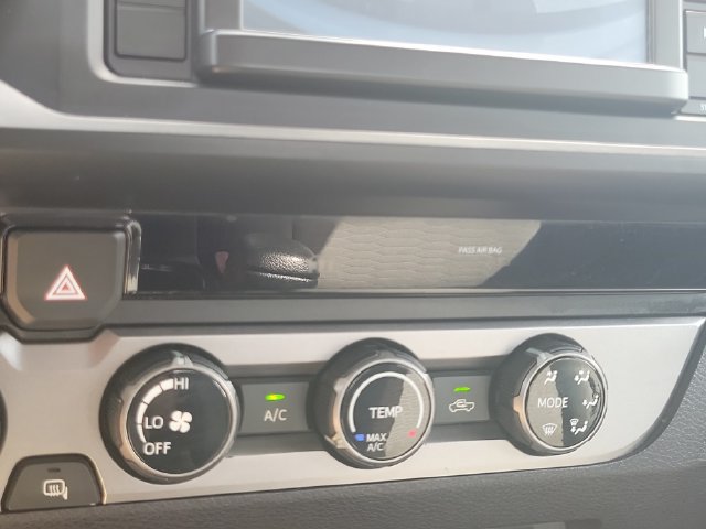 Used 2018 Toyota Tacoma SR AWD/4WD image 22