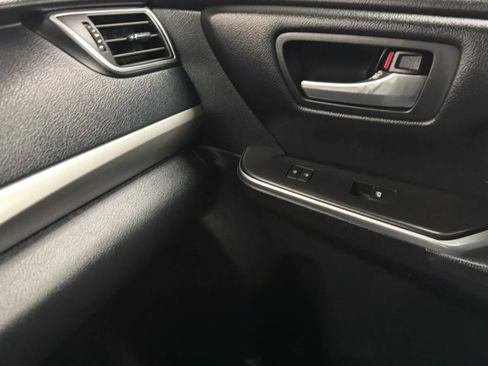 Used 2016 Toyota Camry SE FWD image 17