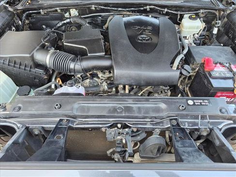 Used 2019 Toyota Tacoma TRD Off-Road AWD/4WD image 21