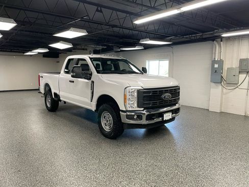 Used 2023 Ford F250 XL w/ XL Off-Road Package AWD/4WD image 4