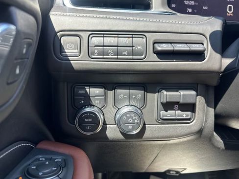 Used 2023 GMC Yukon XL Denali Ultimate image 18