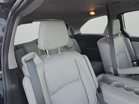 Used 2024 Honda Odyssey EX-L image 17
