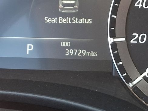 Used 2020 Toyota Highlander XLE image 22