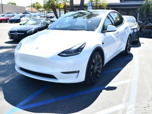 Used 2022 Tesla Model Y Performance AWD/4WD image 3