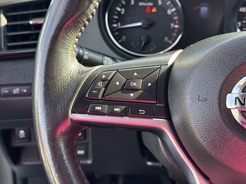 Used 2018 Nissan Rogue SV image 34