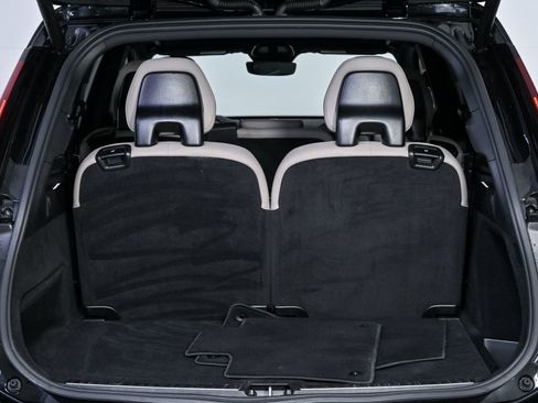 Certified 2025 Volvo XC90 B6 Plus image 34