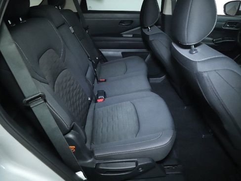 Certified 2025 Nissan Pathfinder SV FWD image 33