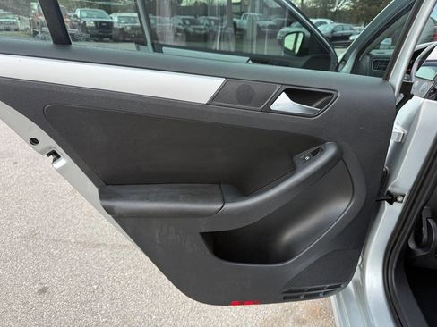 Used 2012 Volkswagen Jetta TDI image 18