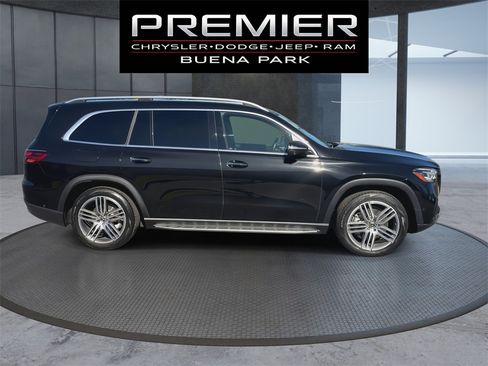 Used 2024 Mercedes-Benz GLS 450 4MATIC image 9