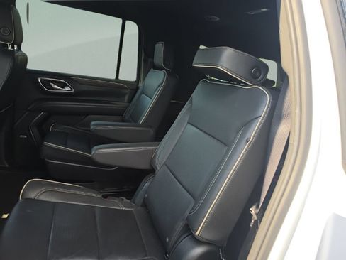 Used 2023 Chevrolet Suburban Premier AWD/4WD image 29