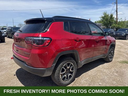 Used 2025 Jeep Compass Trailhawk AWD/4WD image 2