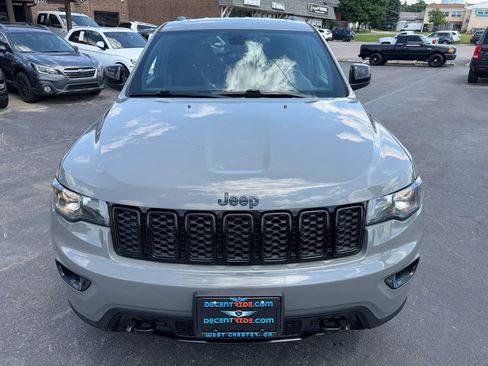 Used 2019 Jeep Grand Cherokee Laredo AWD/4WD image 9